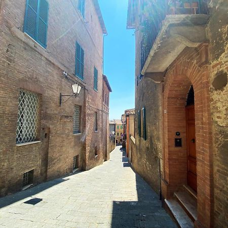 La Fonte-With Balcony Close By Piazza Del Campo シエーナ エクステリア 写真