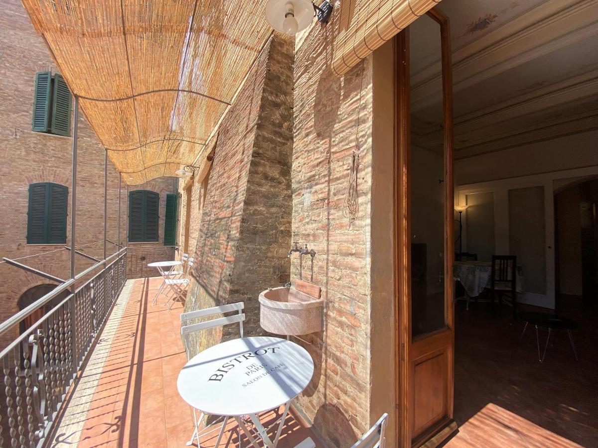 La Fonte-With Balcony Close By Piazza Del Campo シエーナ エクステリア 写真